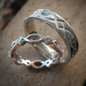 Abielusormused-valge-kuld-ja-teemantid_1 - Abielusõrmused.com