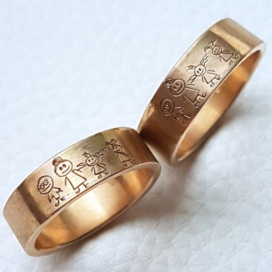 abielusõrmused perepildiga