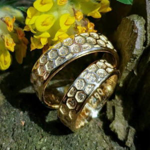 abielusõrmused mesiniku mustriga