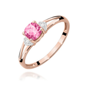 Kihlasõrmus. Rose gold ring with a pink square-cut gemstone and small diamond accents on the shoulders/band edge, elegant design.