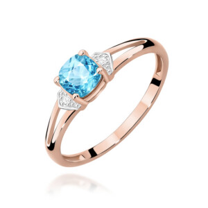 Kihlasõrmus. Rose‑gold ring with a cushion‑cut blue gemstone and small diamond accents on the sides.