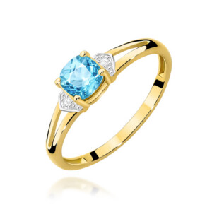 Kihlasõrmus. Gold ring with a blue cushion-cut gemstone set in prongs, accented by small white stones on a split shank.