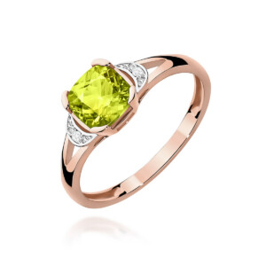 Kihlasõrmus. Rose gold ring featuring a cushion-cut lime-yellow gemstone with small diamond accents on the sides