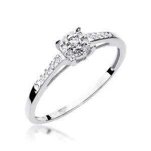 Kihlasõrmus. Silver engagement ring with a cluster of diamonds at the center and pavé-set diamonds along the band.