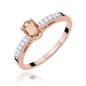 Kihlasõrmus. Rose gold ring with an oval peach centerpiece gemstone and diamond accents along the band