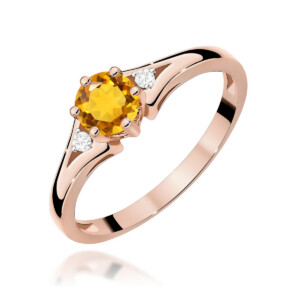 Kihlasõrmus. Rose gold ring with a round yellow gemstone center and two small diamonds on the band