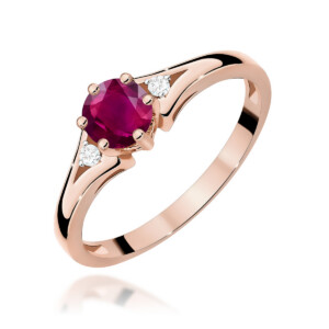 Kihlasõrmus. Rose gold ring with a large pink gemstone and two small diamonds on the shoulders.