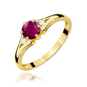 Kihlasõrmus. Gold ring with a round pink ruby at the center and small diamonds on the sides.