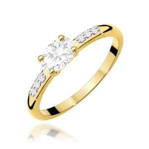Kihlasõrmus. Gold solitaire engagement ring with a round central diamond and pavé-set diamonds along the band.