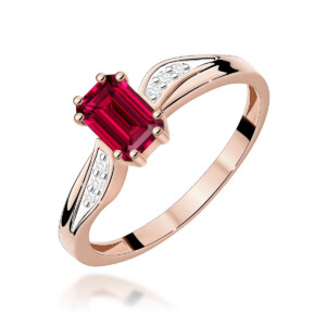 Kihlasõrmus. Rose gold ring with a emerald-cut red gemstone centerpiece and diamond accents along the band