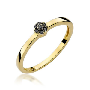 Kihlasõrmus. Gold ring with a small cluster of black stones in a flower-like setting