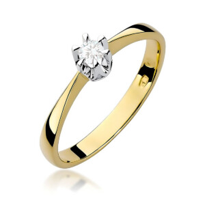 Kihlasõrmus. Gold ring with a round diamond solitaire in a silver prong setting, elegant and simple.