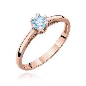 Kihlasõrmus. Rose gold solitaire ring with a round blue gemstone in a prong setting.