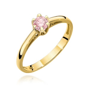 Kihlasõrmus. Gold ring with a pink round-cut gemstone held by six prongs in a secure setting.