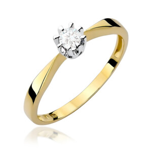 Kihlasõrmus. Gold solitaire engagement ring with a round diamond held by six prongs on a polished yellow-gold band