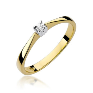 Kihlasõrmus. Gold ring with a small diamond solitaire set in a white-prong setting, classic jewelry design