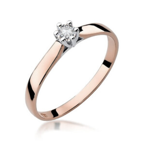 Kihlasõrmus. Rose gold solitaire engagement ring with a single round diamond in a prong setting on a white background.