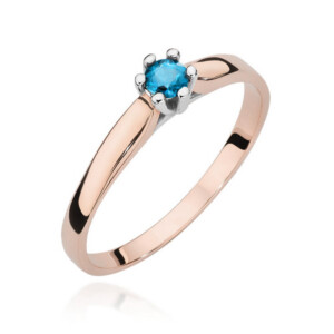 Kihlasõrmus. Rose gold ring with a round blue gemstone solitaire set in a prong setting on a slim band