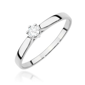 Kihlasõrmus. Silver engagement ring with a round-cut diamond held by four prongs on a polished band.