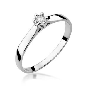 Kihlasõrmus. Silver engagement ring with a single round diamond held by four prongs on a white background