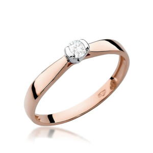 Kihlasõrmus. Rose gold solitaire engagement ring with a round diamond in a prong setting.
