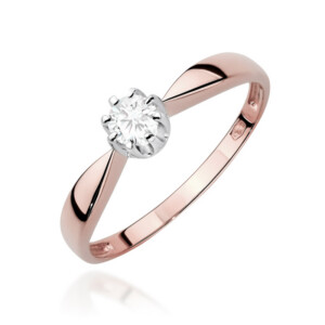 Kihlasõrmus. Rose gold ring with a single round-cut diamond in a prong setting, minimalist design.