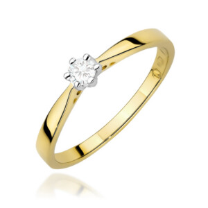 Kihlasõrmus. Gold ring with a single diamond solitaire in a six-prong setting, photographed at an angle against a white background, highlighting its polished band and shine.