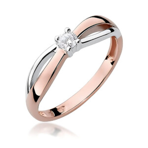 Kihlasõrmus. Two-tone rose gold and white gold engagement ring with a small diamond cluster centerpiece.