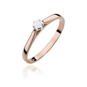 Kihlasõrmus. Rose gold ring with a single diamond solitaire on a curved band against a white background (engagement ring).