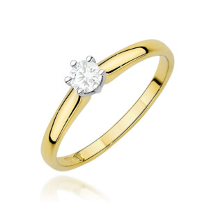 Kihlasõrmus. Yellow gold solitaire ring with a round diamond in a six-prong setting on a white background.