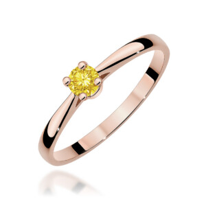 Kihlasõrmus. Rose gold ring with a yellow gemstone (diamond) held by four prongs, simple band design.