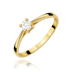 Kihlasõrmus. Gold solitaire engagement ring with a round-cut diamond set in a four-prong setting on a polished yellow-gold band