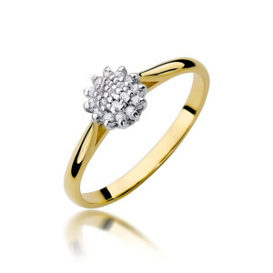 Kihlasõrmus. Gold ring with a cluster of small diamonds forming a floral-style centerpiece on a yellow-gold band: elegant and sparkly