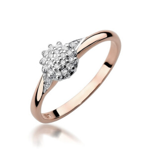 Kihlasõrmus. Rose gold ring with a cluster of small diamonds on the top as a centerpiece.