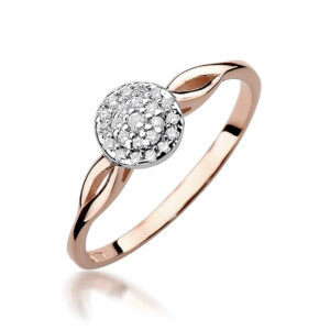 Kihlasõrmus. Rose gold ring with a pavé-set diamond cluster centerpiece on a twisted band by the top edge of the ring