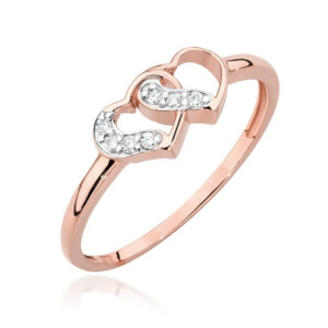 Kihlasõrmus. Rose gold ring with two linked heart shapes encrusted with small diamonds on a polished band, product photo of jewelry set on white background