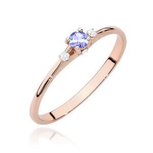 Kihlasõrmus. Rose gold ring with a violet centerpiece gemstone and small diamonds on the shoulders in a delicate prong setting