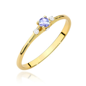 Kihlasõrmus. Gold ring with a central lavender gemstone and small diamonds along the band