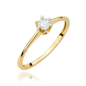 Kihlasõrmus. Gold solitaire engagement ring with a round diamond in a six-prong setting on a polished band