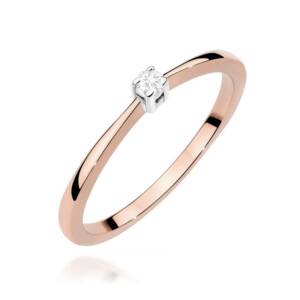 Kihlasõrmus. Rose gold solitaire ring with a single diamond in a four-prong setting (close-up view). This elegant band emphasizes the central stone with a reflective shine.