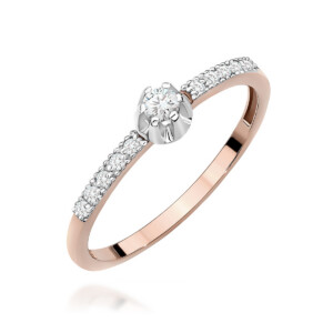 Kihlasõrmus. Rose gold ring with a diamond centerpiece and pavé-diamond band along the top portion, elegant and sparkling.