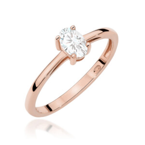 Kihlasõrmus. Rose gold solitaire engagement ring with a round-cut diamond held by four prongs
