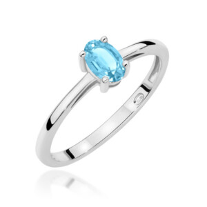 Kihlasõrmus. Silver ring with a light-blue oval gemstone held by four prongs on a polished band