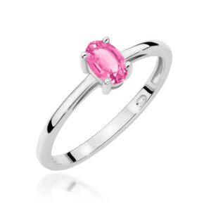 Kihlasõrmus. Silver ring with a pink oval gemstone held by four prongs on a polished band