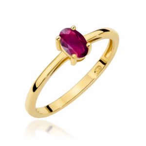 Kihlasõrms. Gold ring with a pink oval gemstone held by four prongs