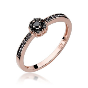 Kihlasõrmus. Rose gold ring with a black centerpiece gemstone and pavé-black diamond band