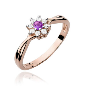 W0072 Rose Amethyst 01ct 1-kihlasormus - Abielusõrmused.com Kihlasõrmus. Rose gold ring with a purple central gemstone surrounded by small diamonds in a floral cluster setting, on a high-polish band.