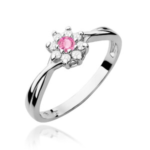 Kihlasõrmus. Silver ring with a pink center stone surrounded by clear diamonds in a flower-like halo on a polished band.