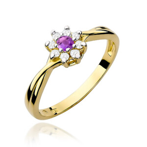 W0072 Yellow Amethyst 01ct 1-kihlasormus - Abielusõrmused.com Kihlasõrmus. Gold ring with a Kihlasõrmus. purple central gem surrounded by small diamonds in a halo design, on a yellow-gold band