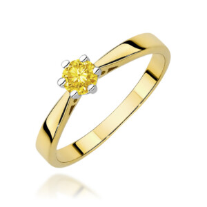 Kihlasõrmus. Gold solitaire ring with a round yellow gemstone in a prong setting on a polished band